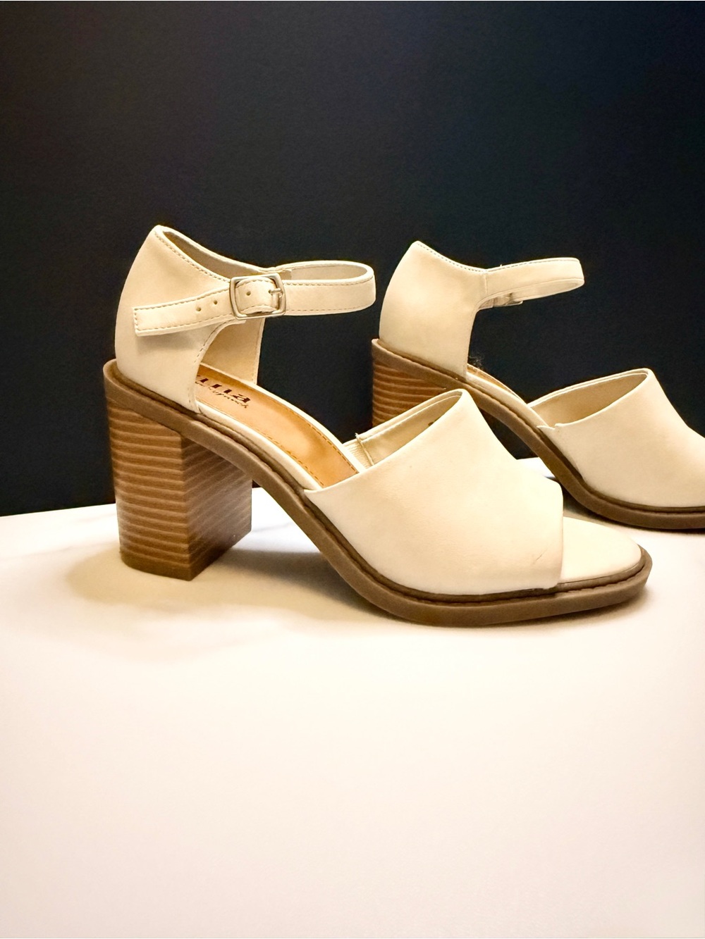a.n.a. Pixley Women’s Size 8M Ivory Block Heel Ankle Strap Sandals NWOT